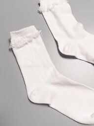 Носки хлопковые длинные для девочек с кружевными рюшами цвет белый длина стопы 20-22 см (размер обуви 31-34 ) Primark