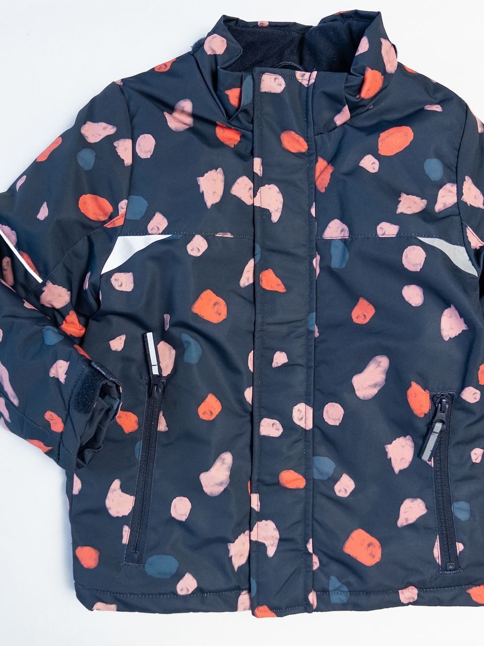 Куртка для девочки утепленная на флисовой подкладке со светоотражающими элементами цвет темно-синий/узор (отсутствует капюшон/ дырочка на внутренней части горловины) *second на рост 116 см 5-6 лет H&M