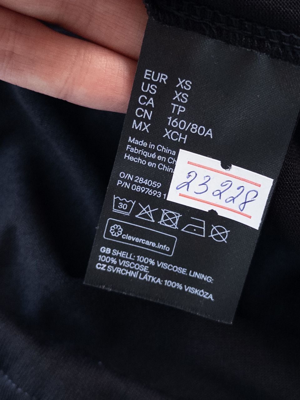 Платье на регулируемых бретелях из вискозы цвет черный размер EUR XS (rus 40) H&M