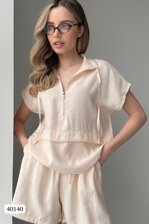 Костюм из рубашки без рукава и шорт в стиле casual цвет молочный (40140)