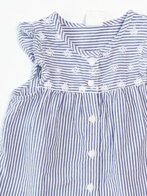 Блуза хлопковая для девочки на пуговицах с английской вышивкой цвет белый/синий/полоска рост 68 см H&M