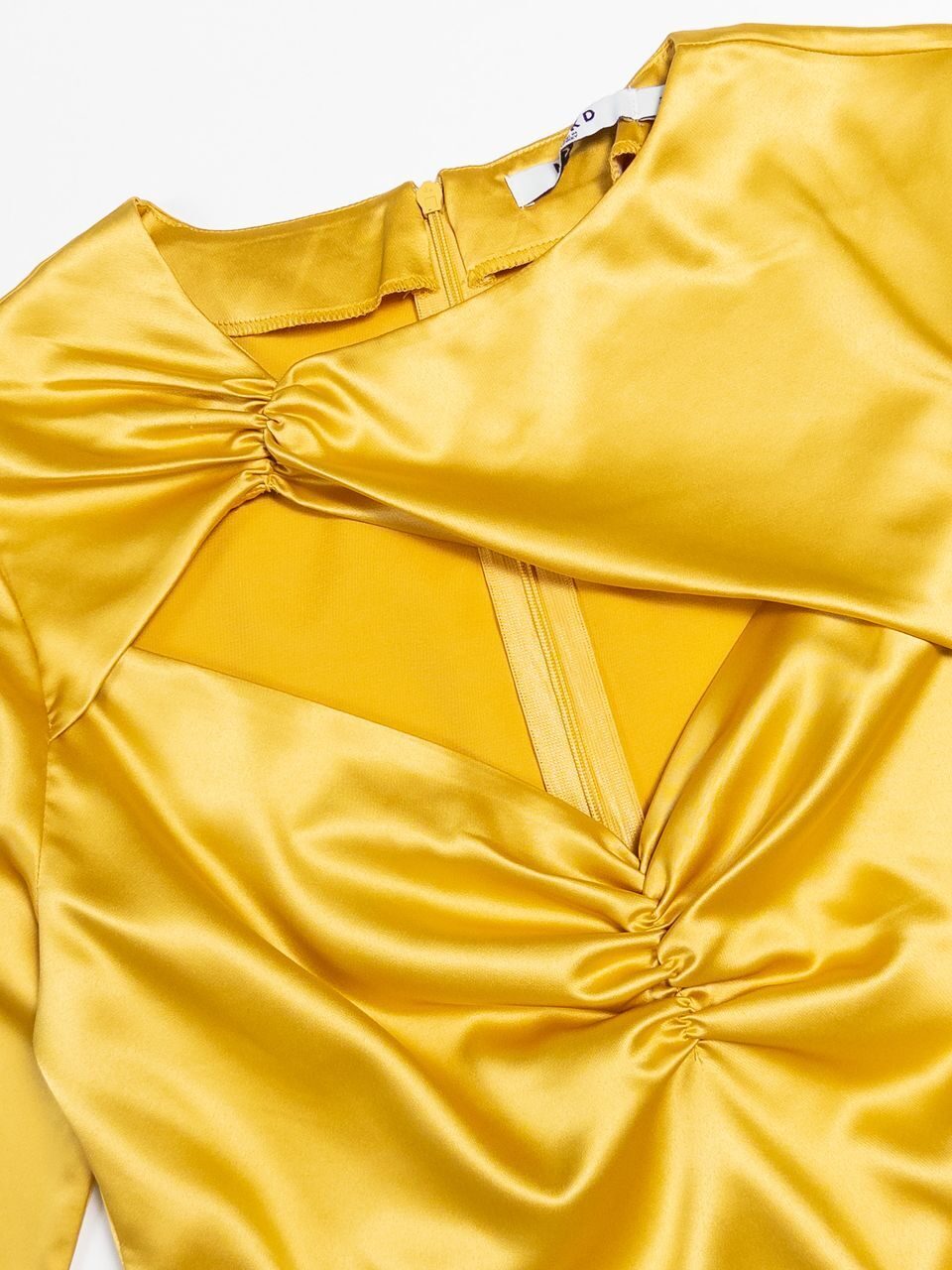 Блуза атласная с вырезом на груди цвет золото размер 36 (44 RUS) NA-KD