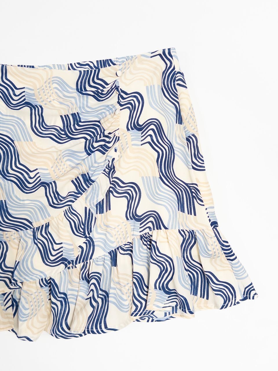 Короткая юбка классического кроя подкладке с оборкой цвет молочный с принтом размер EUR 42 (rus 48) Gina Tricot