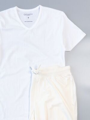 Комплект хлопковый футболка с V-образным вырезом + шорты с утягивающим шнурком в поясе/карманами цвет белый/молочный размер S Primark