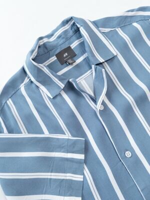 Рубашка из вискозы мужская на пуговицах с коротким рукавом цвет белый/сизый/полоска размер M H&M