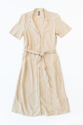 Платье из вискозы легкое на пуговицах с поясом цвет светло-бежевый размер EUR M (rus 44) PIECES