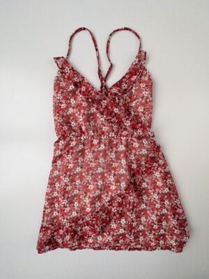 Платье шифоновое на бретелях с оборками цвет красный с цветочным принтом размер 36 (44 RUS) NA-KD