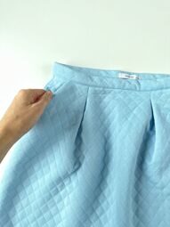 Юбка стеганая с утяжкой в поясе цвет голубой с карманами на рост 164 см Reserved