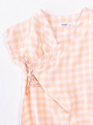 Песочник-кимоно хлопковый для девочки на кнопках/завязках цвет персиковый/белый принт клетка рост 74 см RESERVED