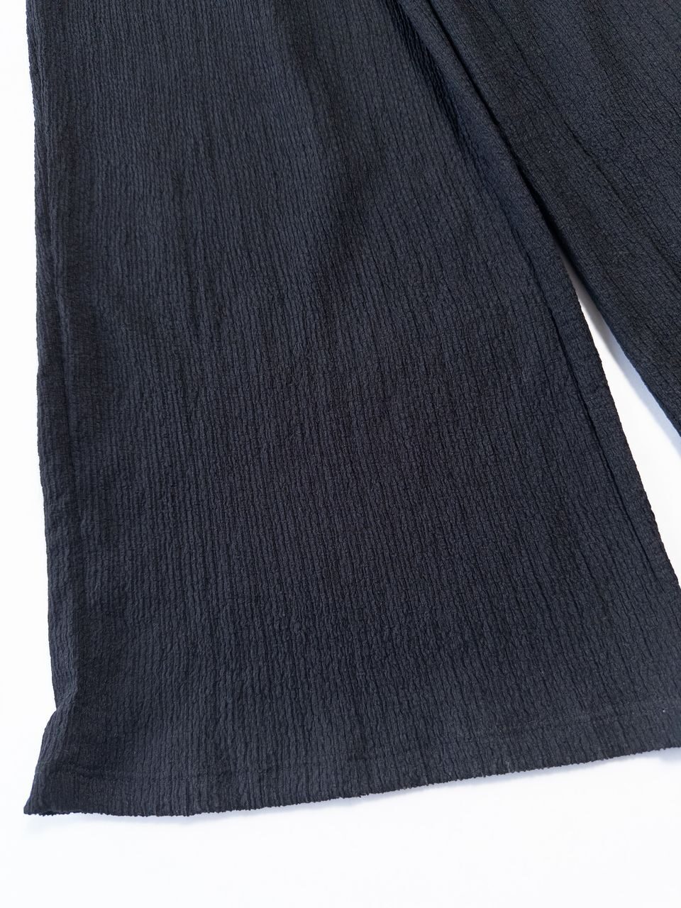 Комбинезон для девочки из жатой ткани в поясе резинка с вырезами по бокам цвет черный на рост 146-152 см 12 лет XXS KIABI