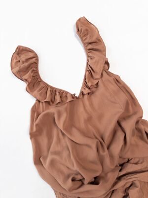 Платье из вискозы женское цвет коричневый размер EUR S ( rus 42-44) H&M *затяжки снизу справа не видны в складках и дырочка от этикетки справа в области груди