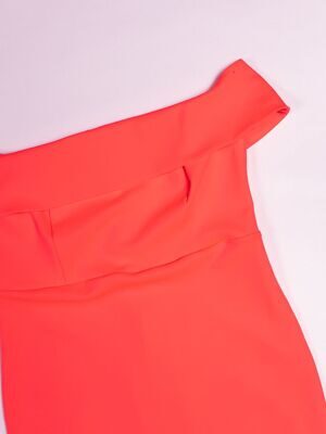 Платье со спущенными плечами из плотной ткани цвет неоново-розовый размер UK 18 (rus 52) BY VERY