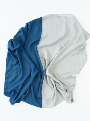 Шарф-палантин легкий цвет мятный/синий размер 110х160 см Catbalou (имеется незначительная затяжка)