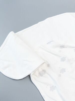 Пеленка-кокон хлопковая для новорожденных застежка на регулируемой липучке цвет молочный/облака Primark