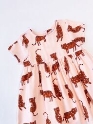 Платье на хлопковой подкладке сзади на кнопках цвет розовый/тигры на рост 86 см Cool Club