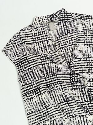 Блуза без рукавов V-образный вырез, притачной запах спереди цвет кремовый/черный узор ЕUR S (rus 42) H&M