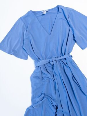 Платье трикотажное женское с V-образным вырезом/завязанным поясом талия на резинке цвет синий размер EUR M (rus 44-46) H&M