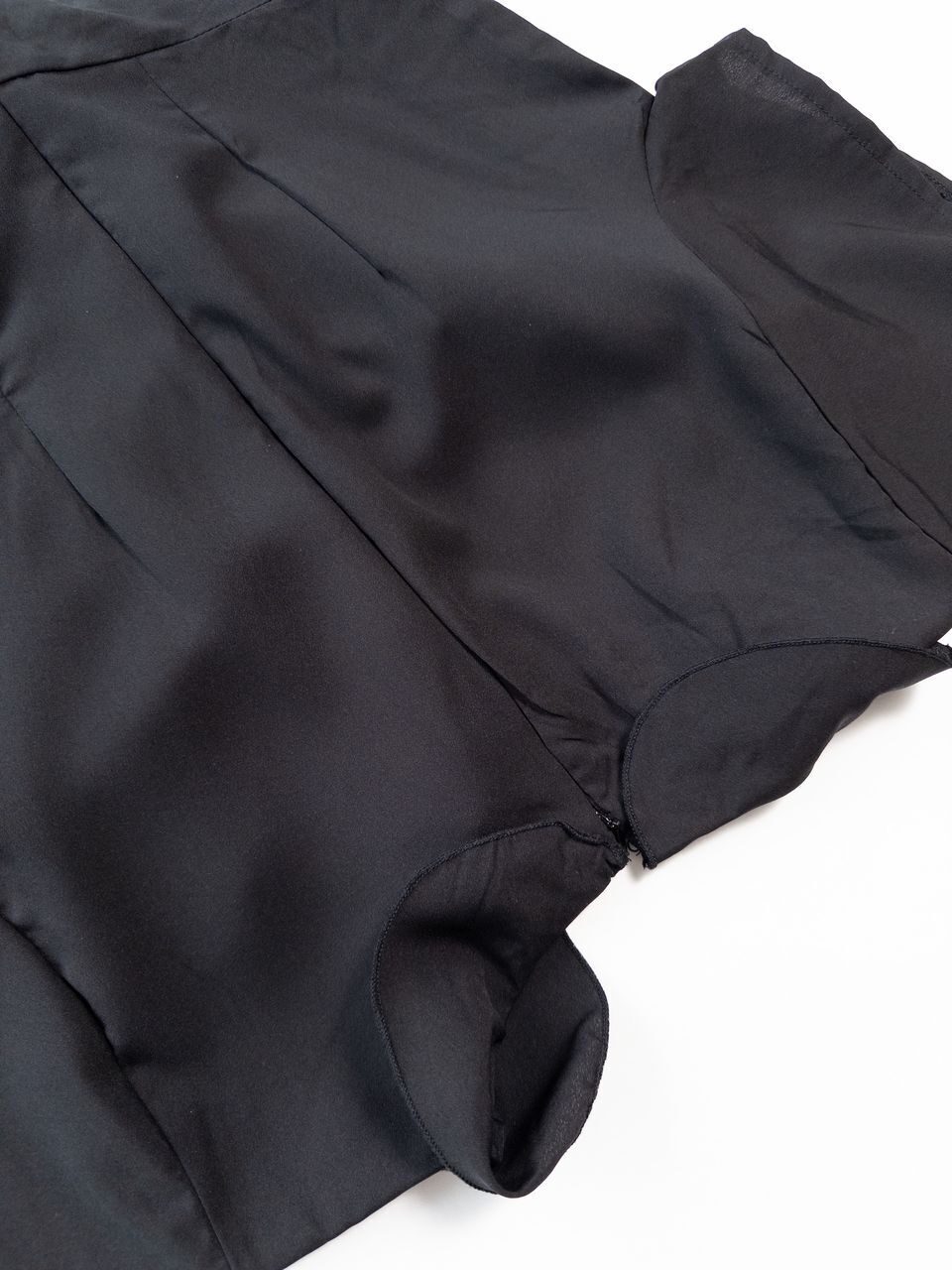 Платье легкое сзади на молнии цвет черный размер EUR 40 (rus 46) MISSGUIDED
