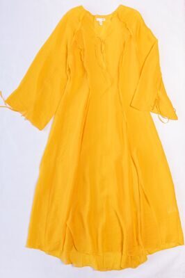 Платье из лиоцелла женское с V-образным вырезом рукава реглан с разрезом 52 см и завязками внизу цвет желтый размер EUR XS ( rus 40-42) H&M *просвечивает