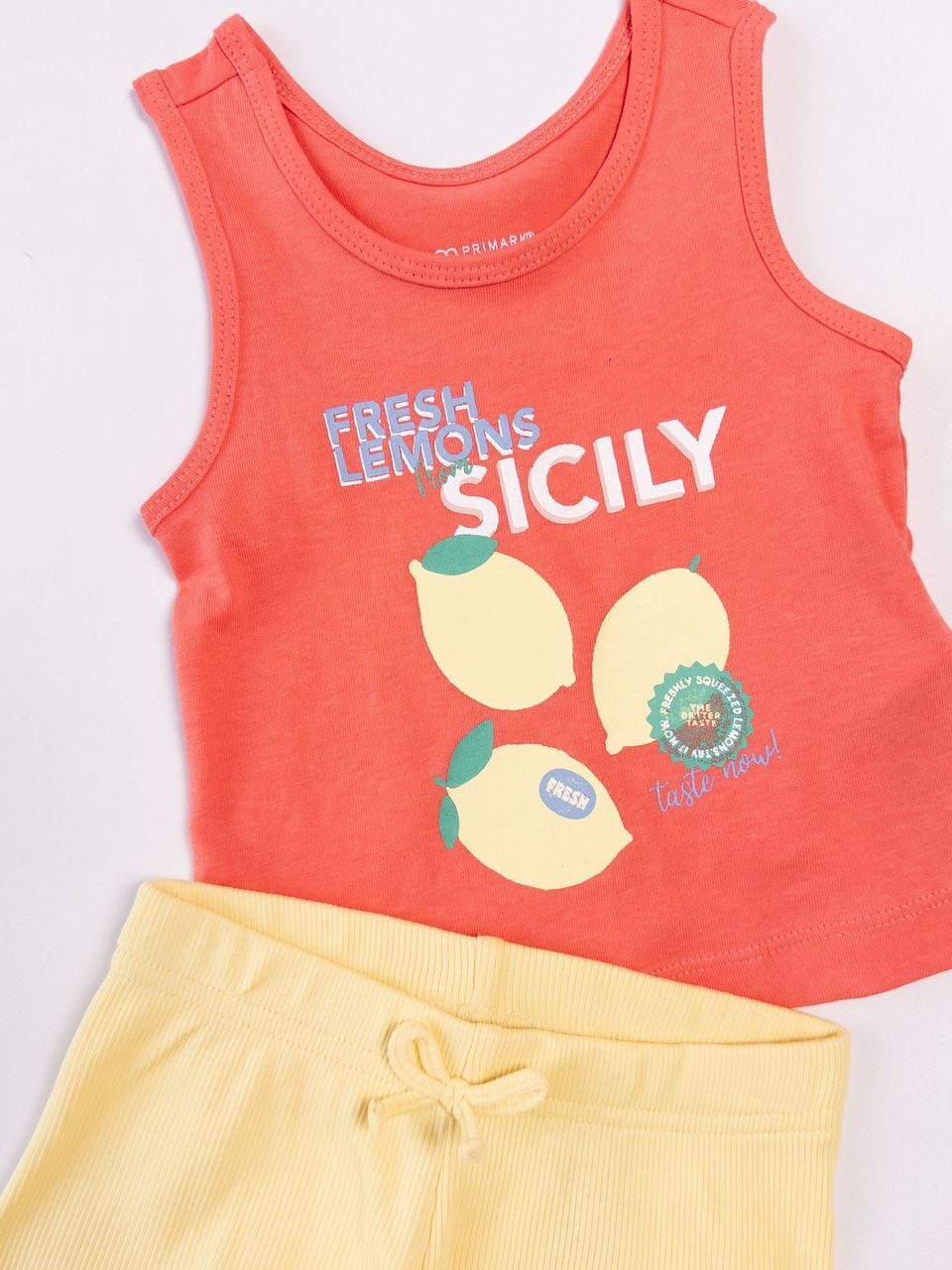 Комплект хлопковый для девочки майка + шорты в рубчик цвет желтый/коралловый принт лимоны рост 68 см Primark