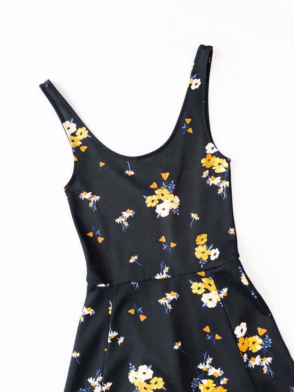 Короткое платье без рукавов из плотного трикотажа цвет черный/цветы размер ЕUR 34 (rus 40) H&M