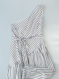 Платье из лиоцелла женское на атласной подкладке на одно плечо с поясом сбоку на молнии цвет белый/черный/полоска размер EUR 48 rus (54-56) H&M