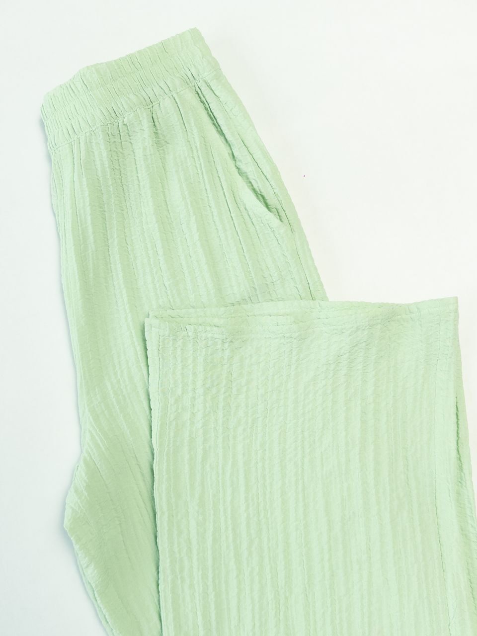 Брюки из жатой ткани для девочки свободного кроя с карманами цвет салатовый рост 158 см H&M