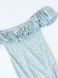 Платье-мини со спущенными плечами цвет голубой/цветы размер EUR 34 (rus 40) MISSGUIDED